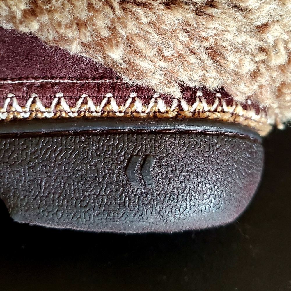 Isotoner Slippers - Picture 5 of 6
